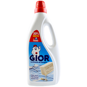 Detergente líquido Gior a mano